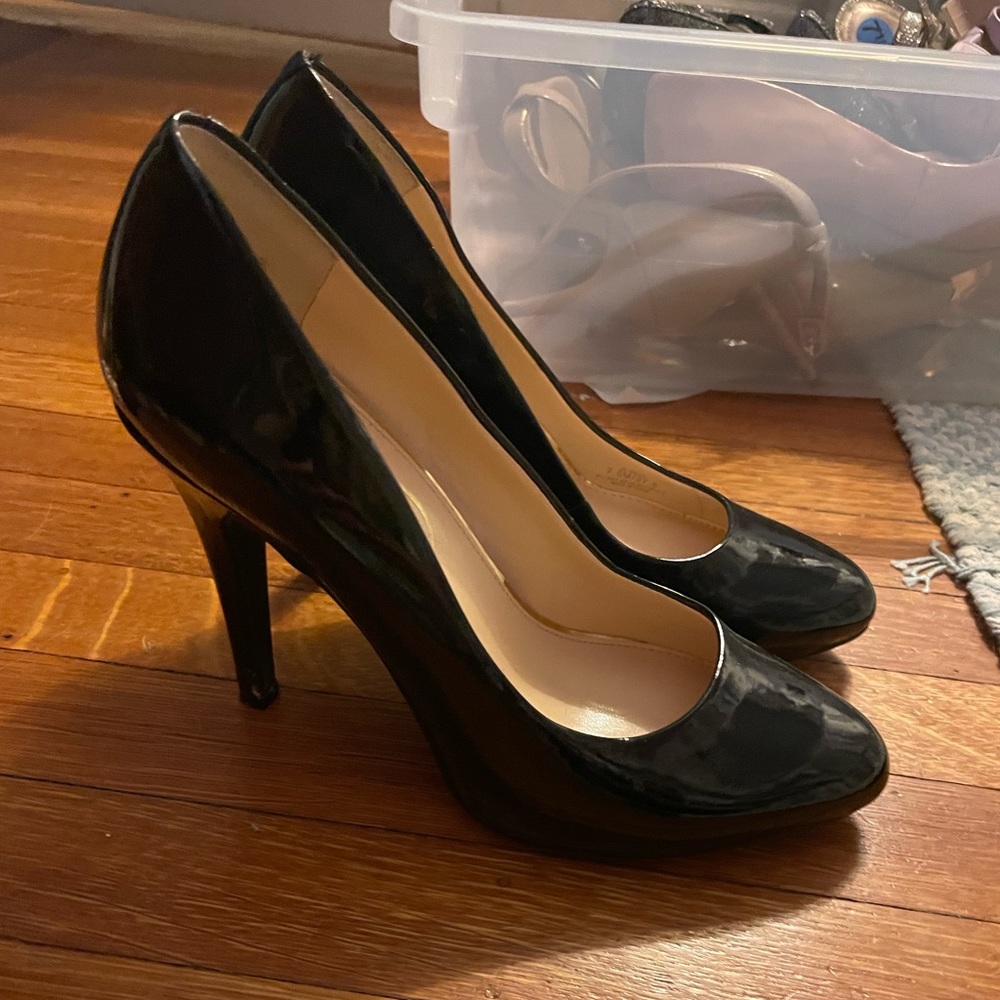 Black Patent Jessica Simpson Pumps - Picture 2 of 4